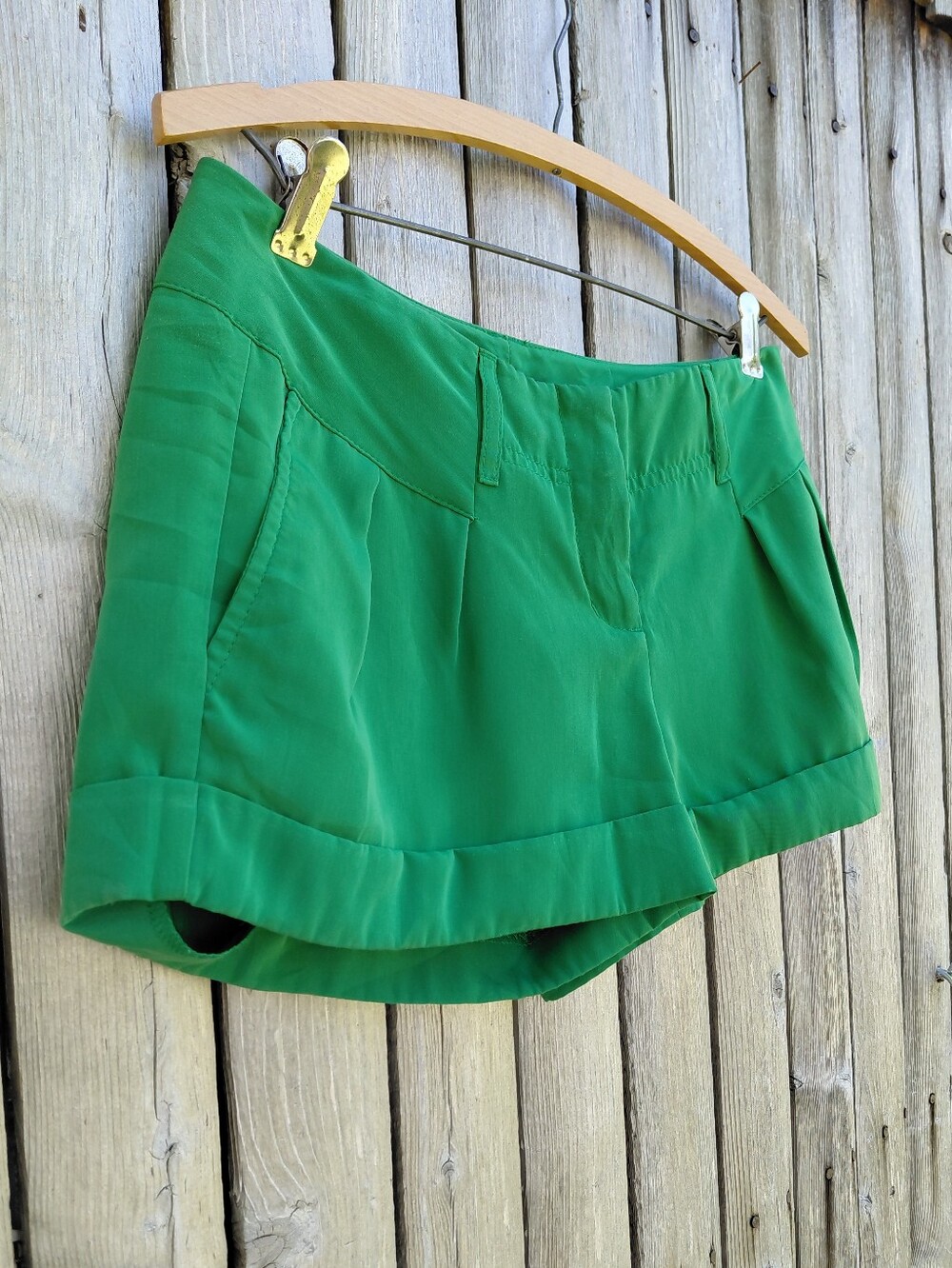 Y2k Express green rayon pleated flat front dress shorts Womens 2
